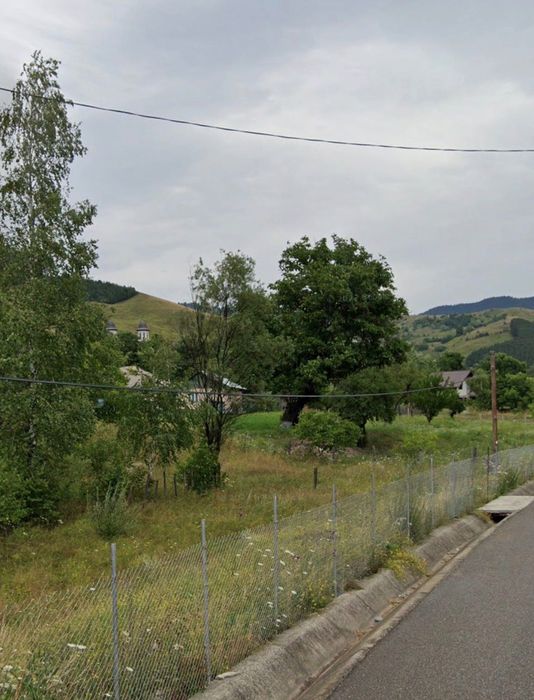 Teren de vânzare în zona montană