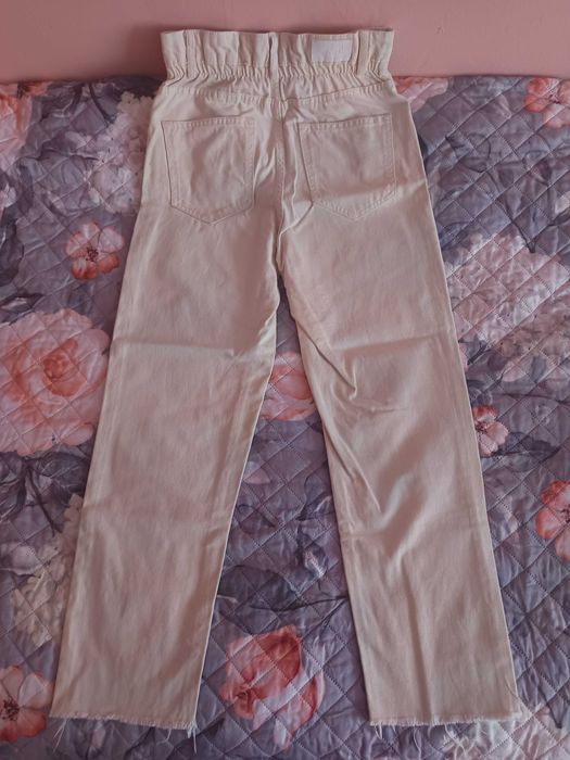 Bershka Бежови дънки на