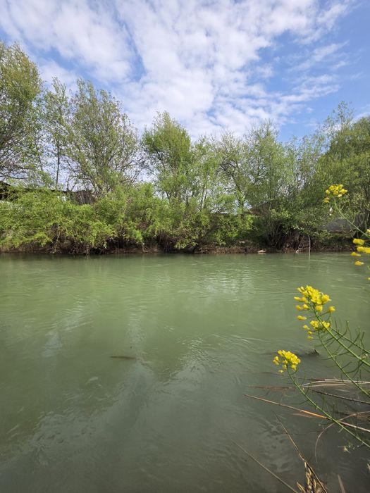 Продаётся участок 13 соток у реки ЗАХ.
