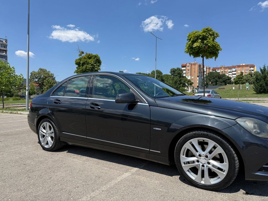 Продавам Мерцедес Ц 220