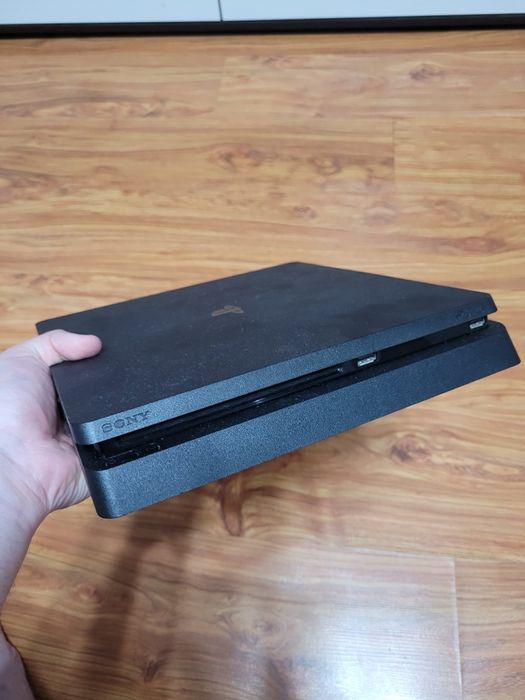 PS4 slim с дисками