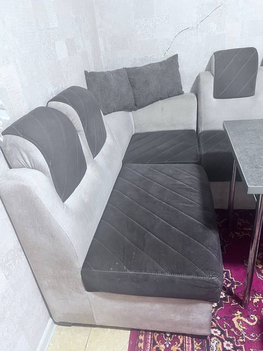 Уголок стол с пуфики, холати яхши ешик, унитаз ва ванна