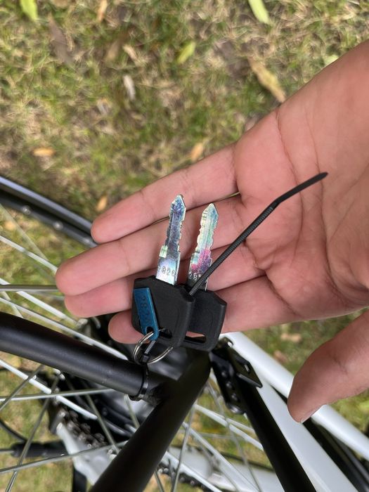 Чисто нов 28 цола електрически алуминиев велосипед с 21 скорости усиле