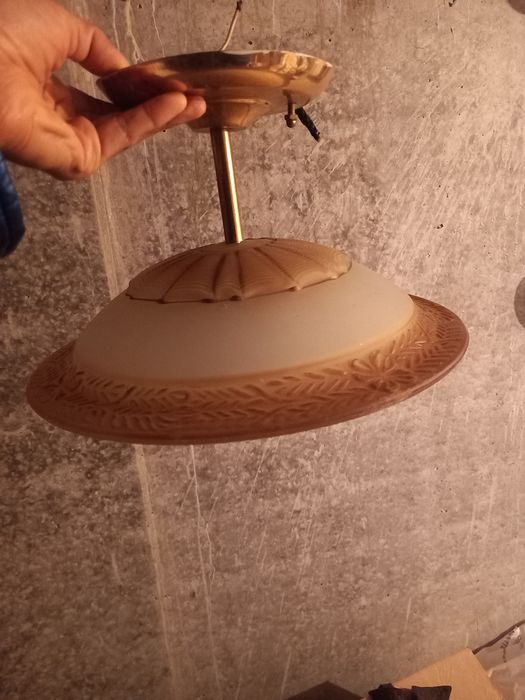 Продам люстры разные