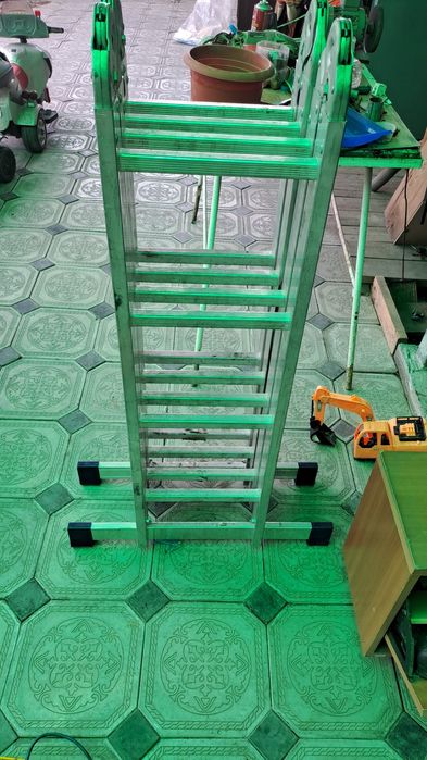 Продаю шестиметровая лестницу