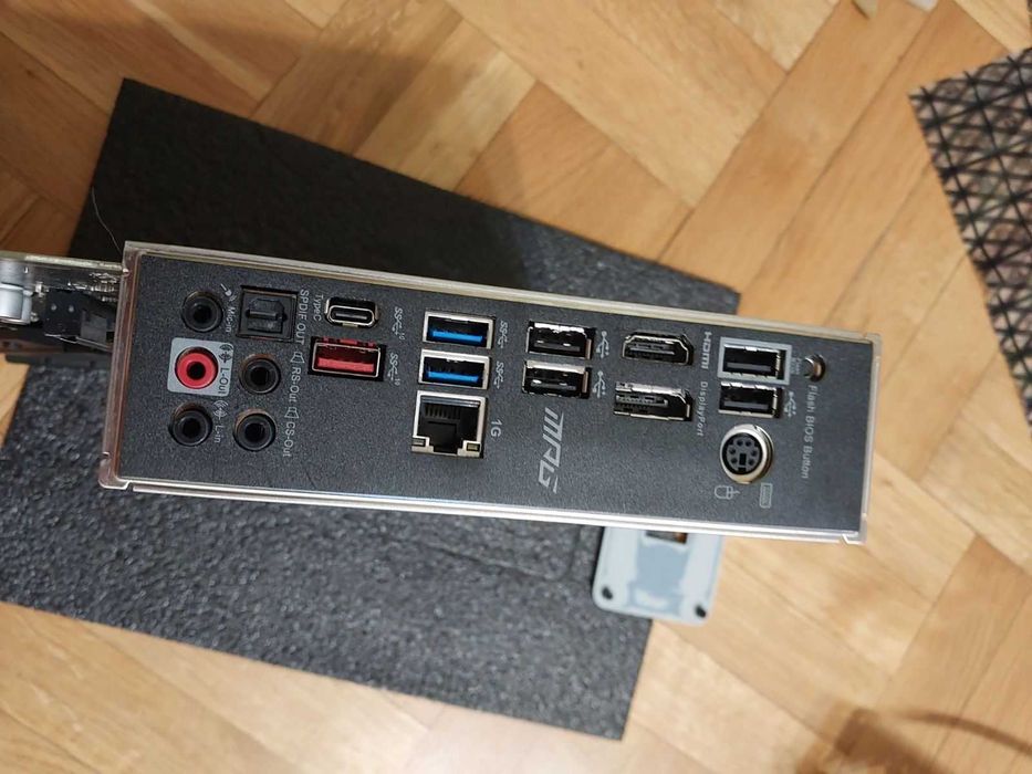 AMD Ryzen 7 5800X + MSI B550 Gaming Plus