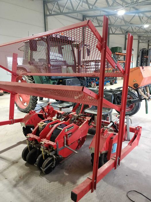 Se vinde masina plantat rasaduri pefolie mulcire