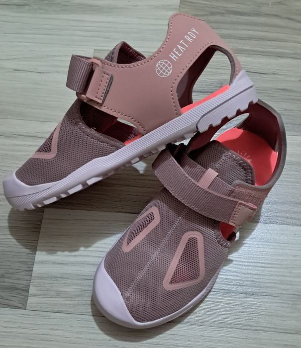 Нови сандали Adidas номер 34