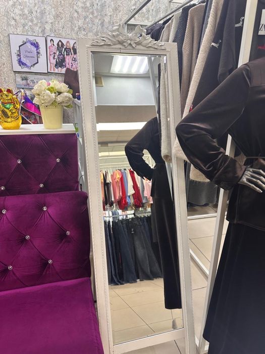 Продам манекен, зеркало, диванчик, стойки