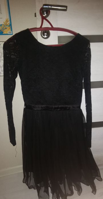 Продам нарядное платье на девочку 11-12 лет