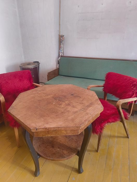 Ретро осмоъгълна холна маса