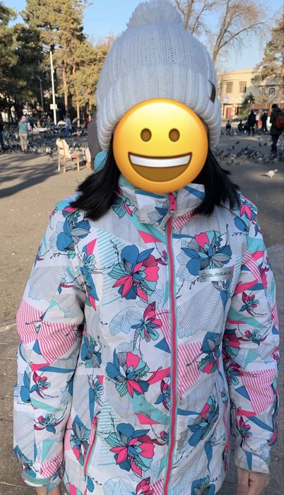 Продам куртку на девочку рост 140-146