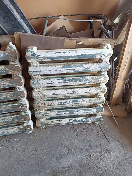 Продам чугунные батареи.