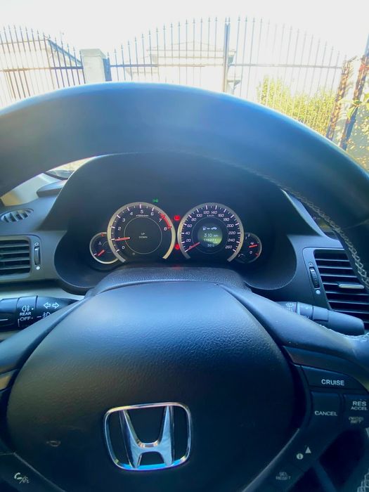 Honda Accord 2015, 2.0 MPI I-VTEC, service complet la Honda, stare perfectă.