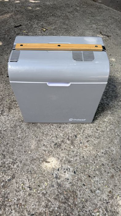 Продавам хладилна чанта Outwell 24л.