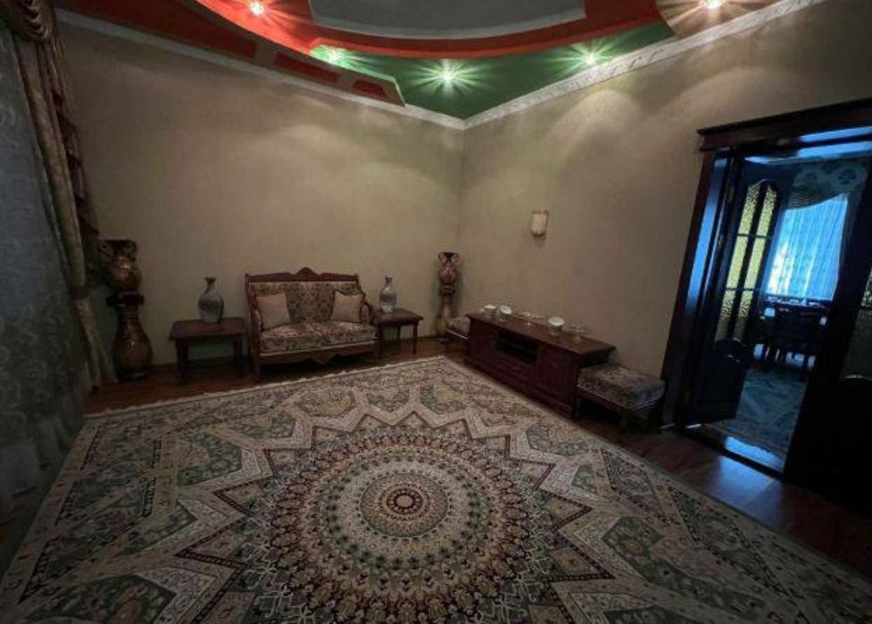 Сергели мошина бозор торисида жойлашган уй сотилади