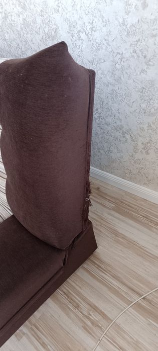 Диван раскладной,в отличном состоянии