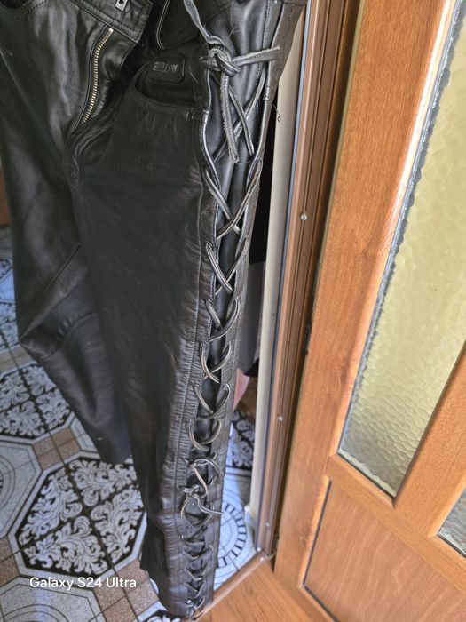 Продавам кожени панталони от естествена кожа,защото ми омаловажава.Панталона издържа на вятъра,дъжд и всичко. Обик 110см.