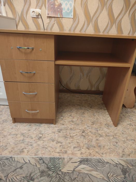 Стол письменный школьный