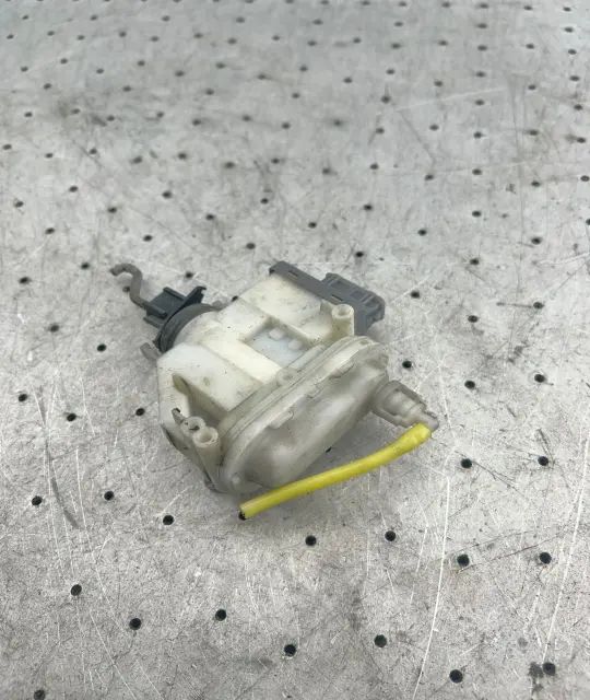 Broasca cu vacuum usa fata stanga 3A0862153B Volkswagen VW Passat 1995