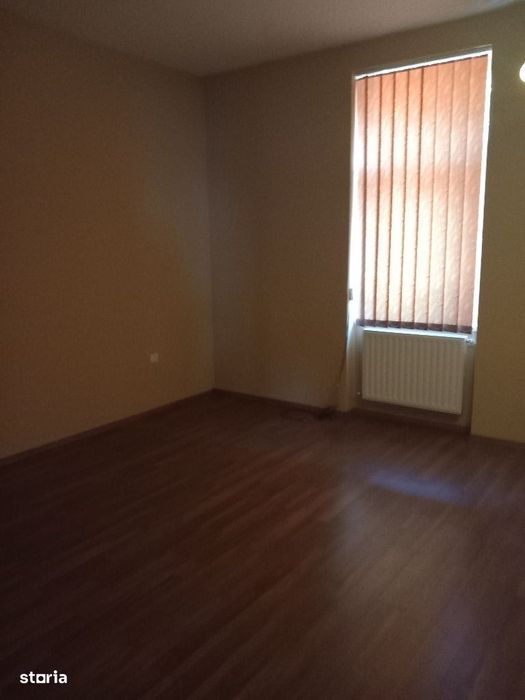 Casa cu etaj,cu garaj, D+P+E+M,611 mp, teren 371 mp,Central