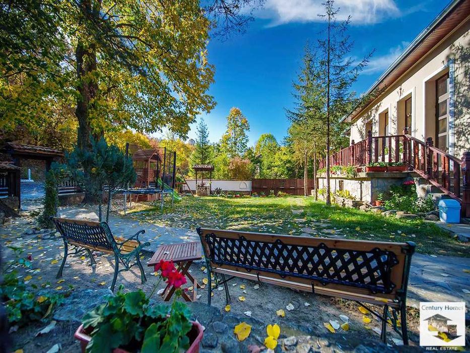 125175 Голям имот с просторна къща, басейн и барбекю в Еленския Блакан