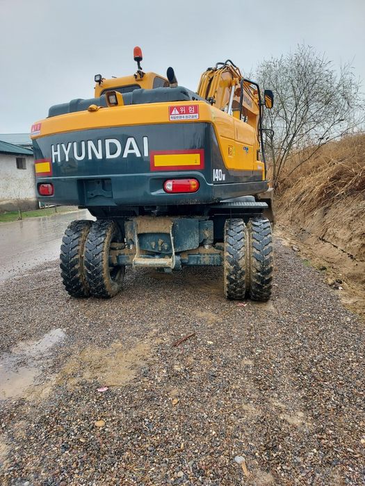 Hyundai 140 srochno sotiladi