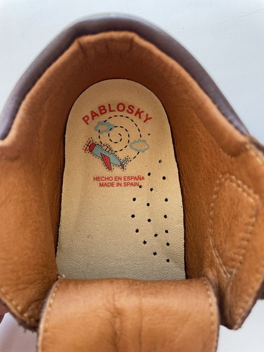 Обувь детская кожаная и текстиль.