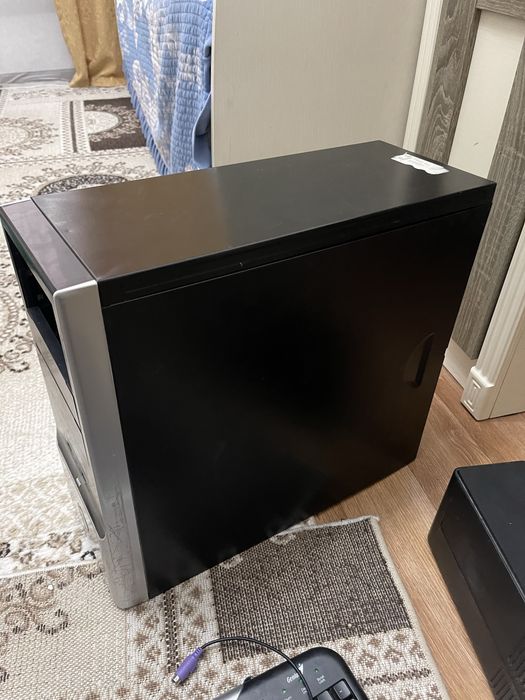 Офисный компьютер рабочий