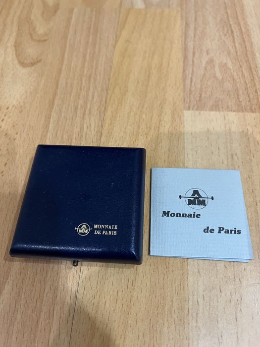 Лот кутии за колекционерски и инвестиционни монети