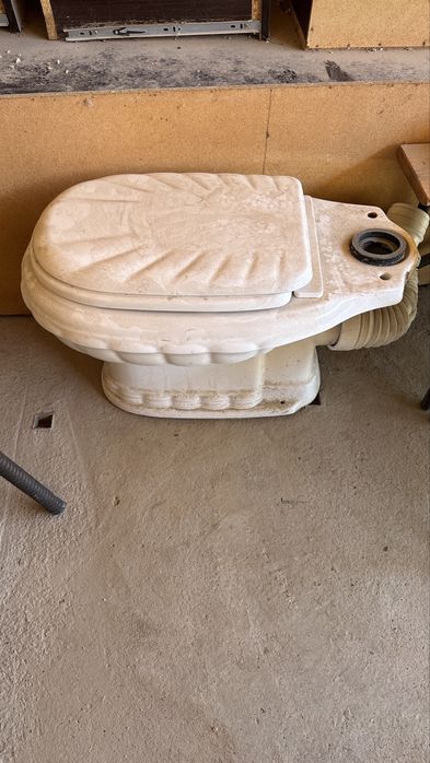 Продается унитаз в хорошем состоянии