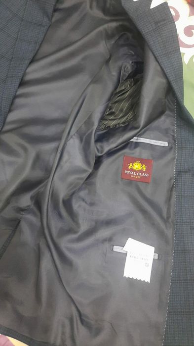 Продам срочно костюм комплект