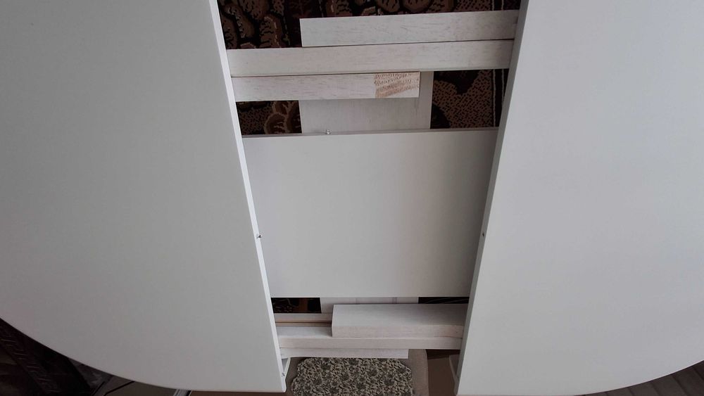 Продавам кухненска маса