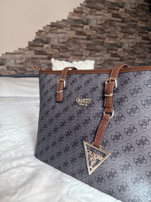 Guess чанта нова