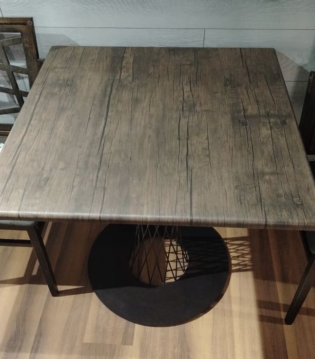 Продается стол и два стула