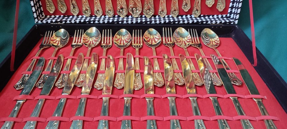 Старинни прибори за хранене с позлата