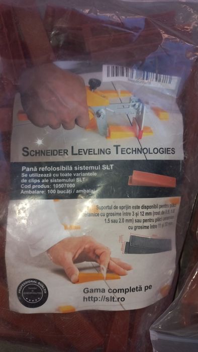 Pene și distanțiere pentru fixat gresie și faianță.