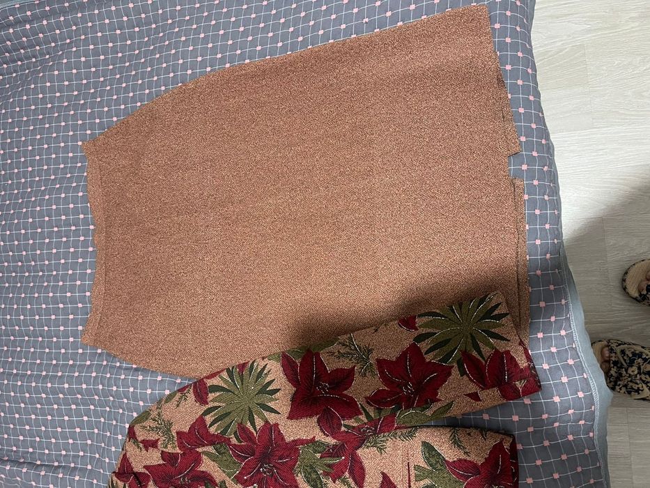 Костюм женский с юбкой. Размер 46.