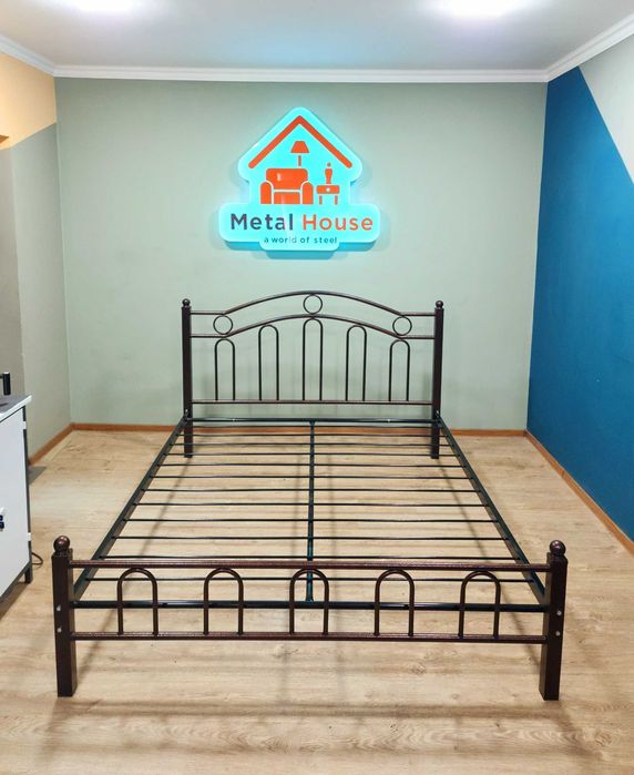 Двухспальная кровать металлическая хай-тек