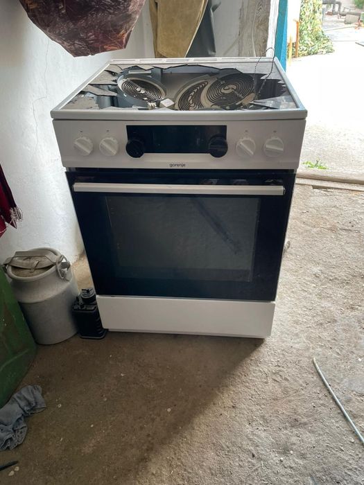 Продам на запчасти плиту