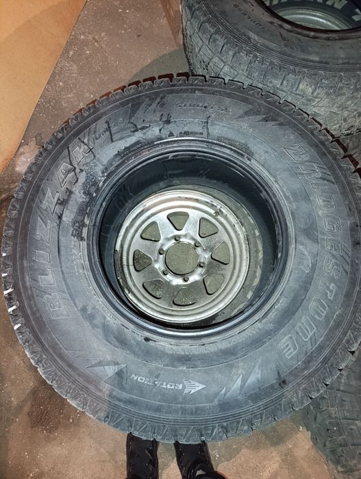 Bridgestone Blizzak DM-Z3 285/75/R16