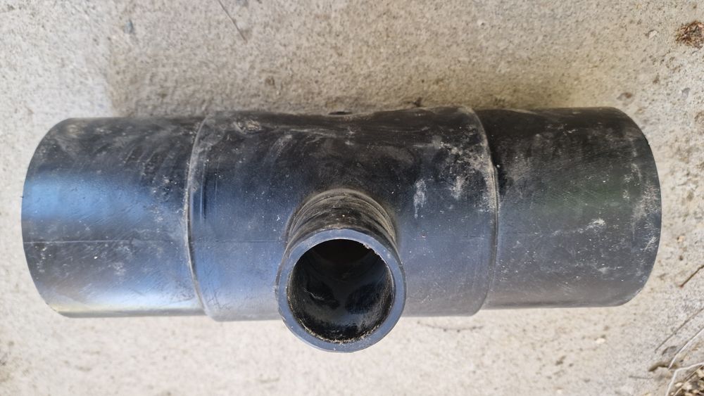 Пластик труба. Тройник пластиковый