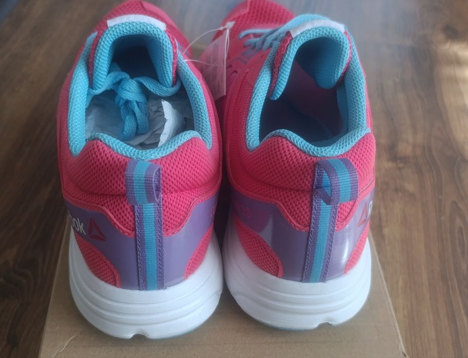 Нови маратонки Reebok N39