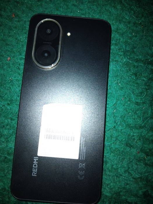 Продавам нов телефон