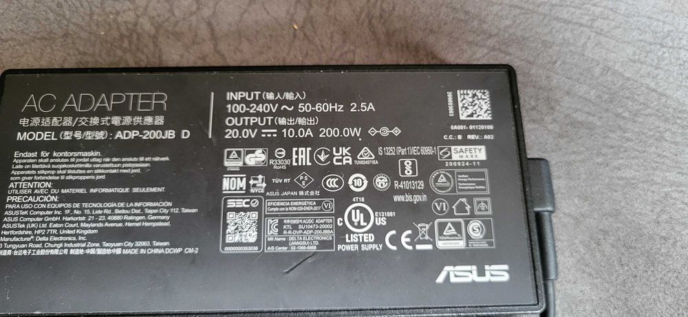 ASUS 200W Incarcator Adaptor 20V-10A  cu pin pe mijloc fuctional