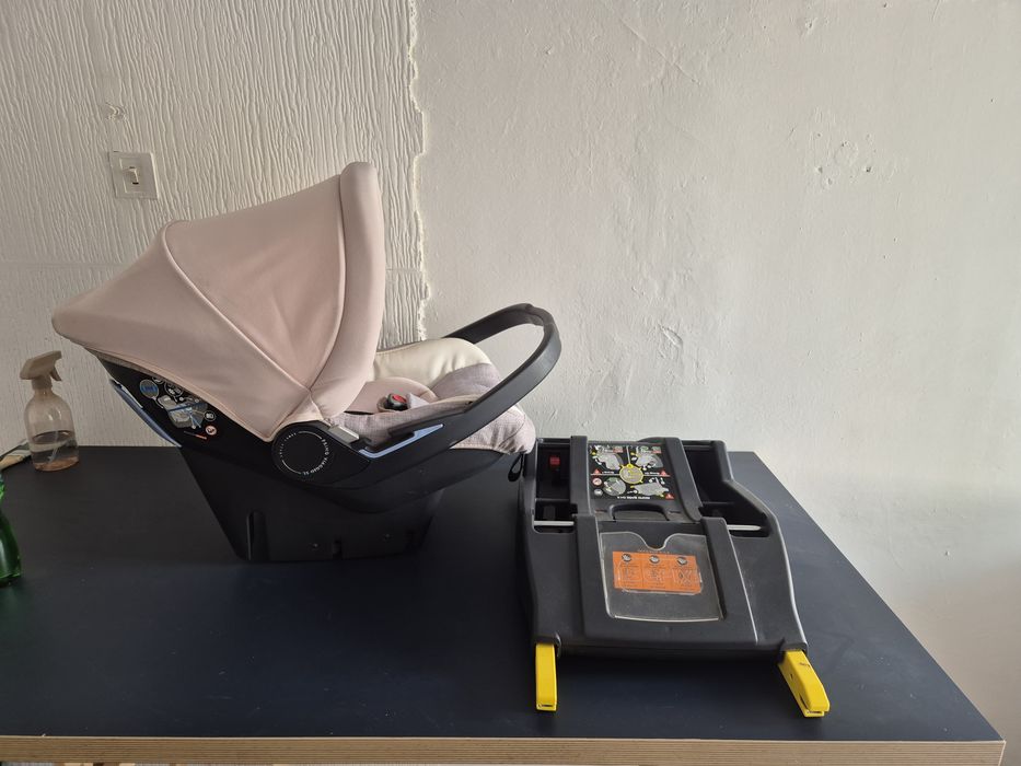 Розово Столче/кошче за кола peg perego + основа isofix   40- 87 см