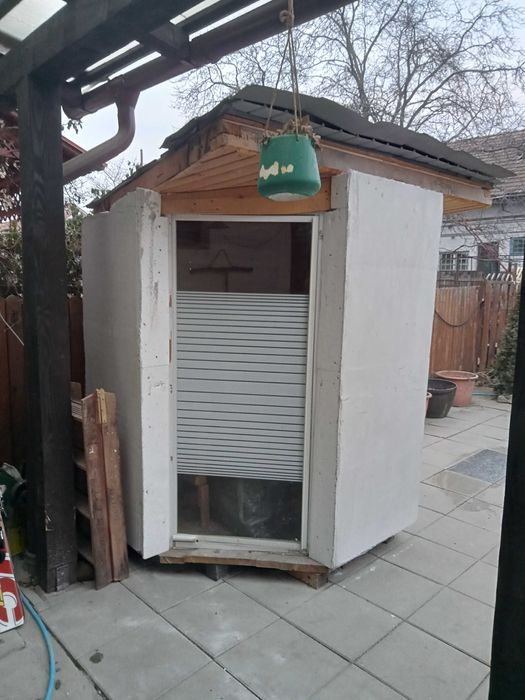 Vand sauna de exterior incalzit electric sau cu lemne marime optima