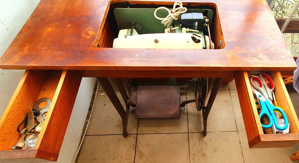 Работеща шевна машина  NAUMANN крачна и на ток