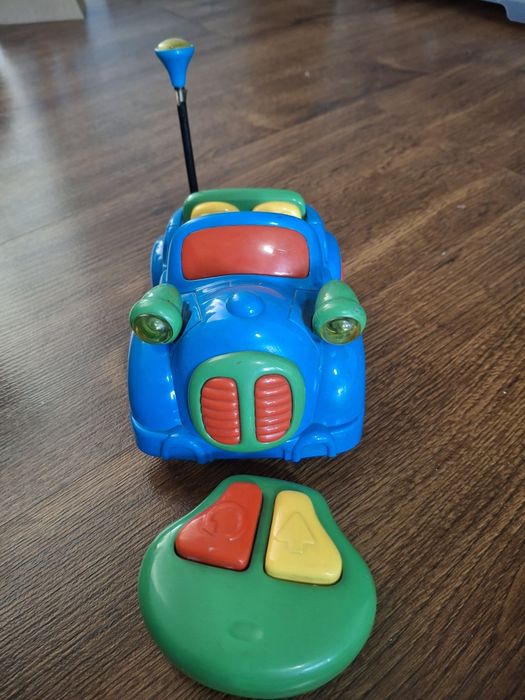 Игрушка машинка на пульте управления