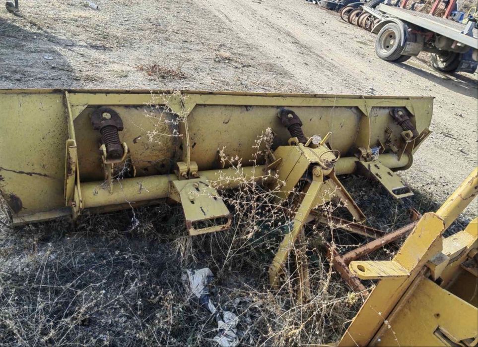 Гребло сняг.    .